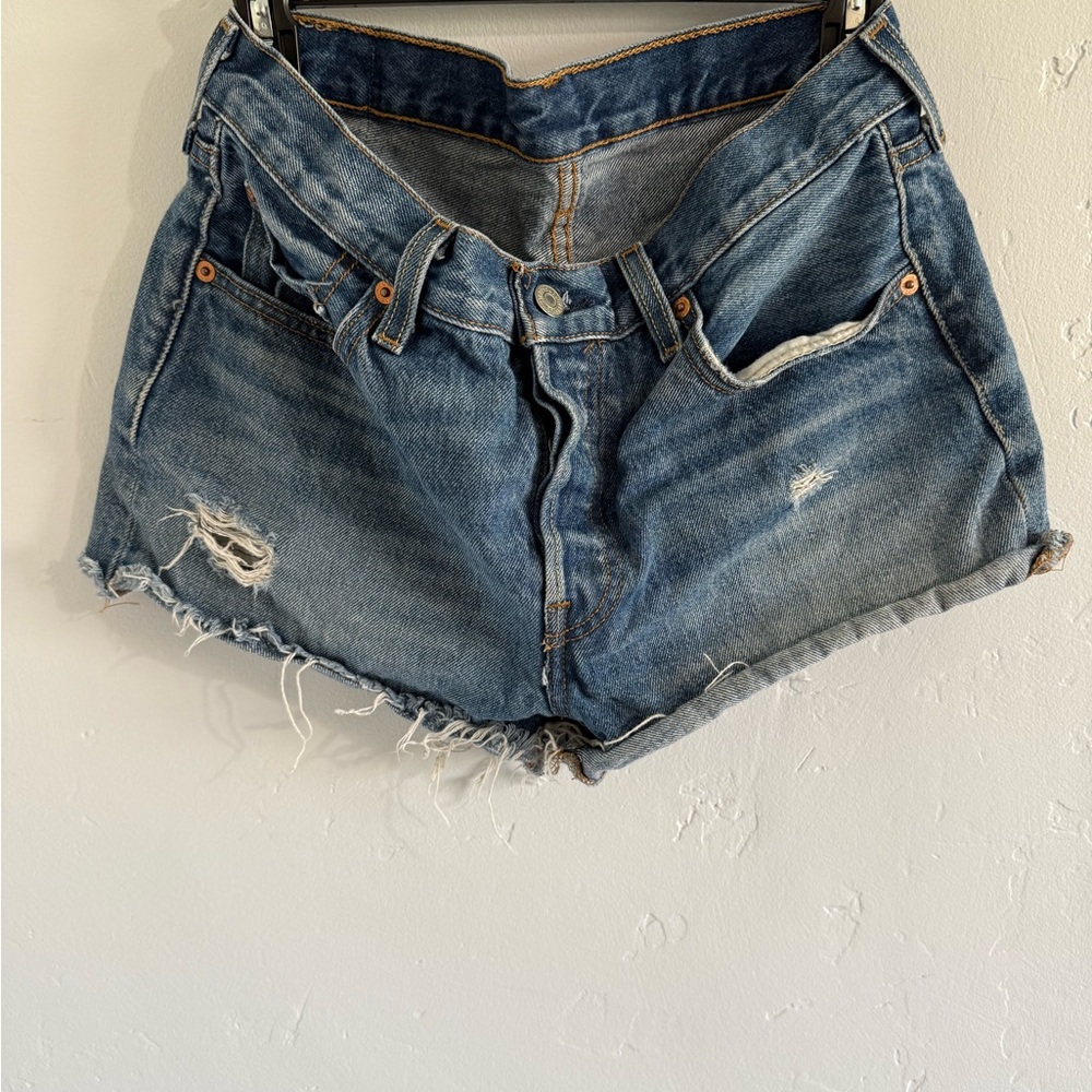 Levi’s Classic Blue Denim Shorts sz 28